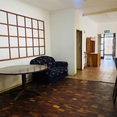 Rosebank Hostel Johannesburg Ngoại thất bức ảnh